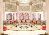 Emerald Palace Kempinski Dubai с первых минут поражает воображение гостей своим интригующим дизайном: от просторного атриума, окруженного высокими мраморными колоннами, до хрустальных люстр и залитых светом общественных зон ? роскошные интерьеры переносят посетителей назад в прошлое. Зал торжеств, стены которого вручную расписаны сусальным золотом, располагает внушительным фойе и открытой террасой с завораживающим видом на Персидский залив и остров Пальма.
